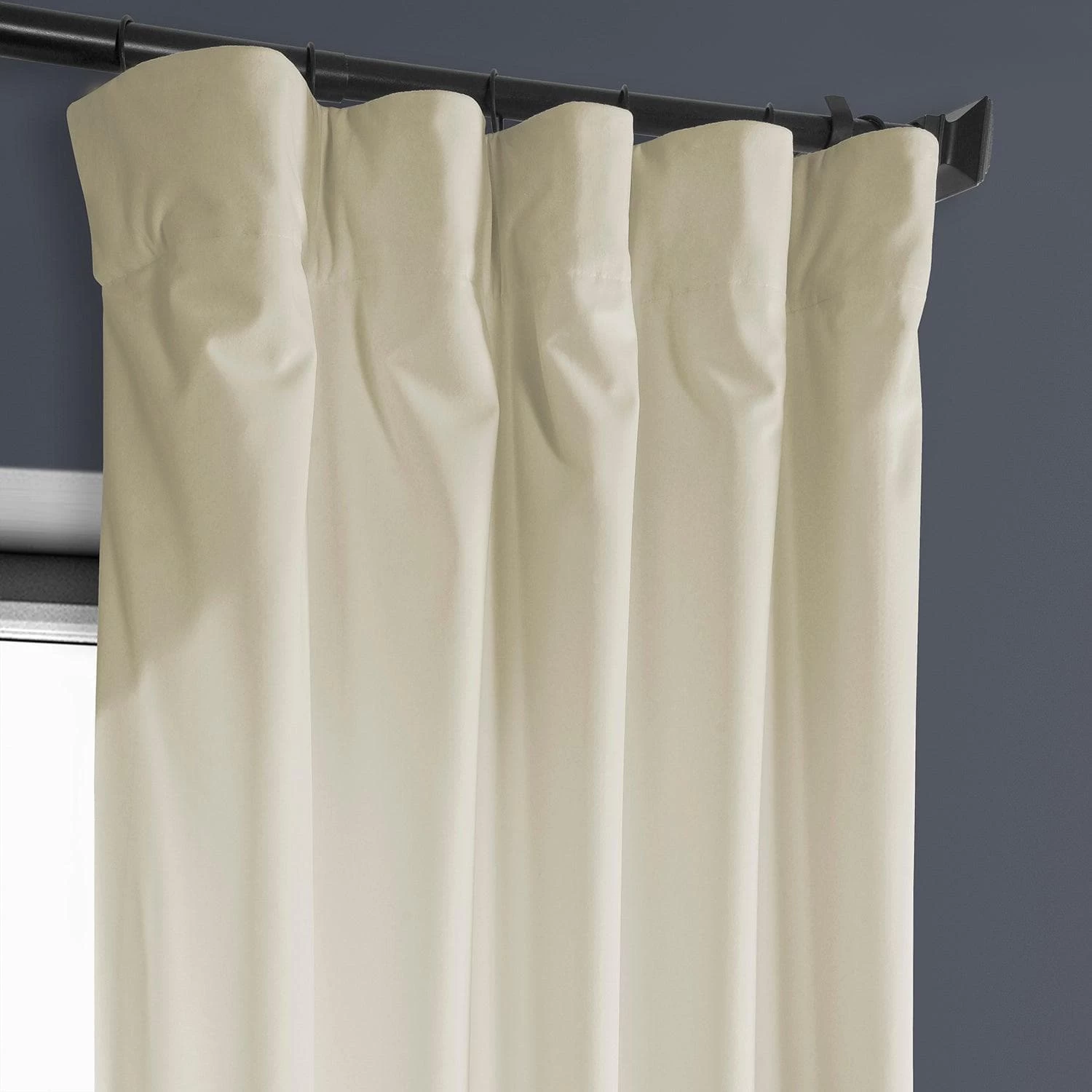 Au Lait Crème Heritage Plush Velvet Curtain 4 Au Lait Crème Heritage Plush Velvet Curtain - Image 2